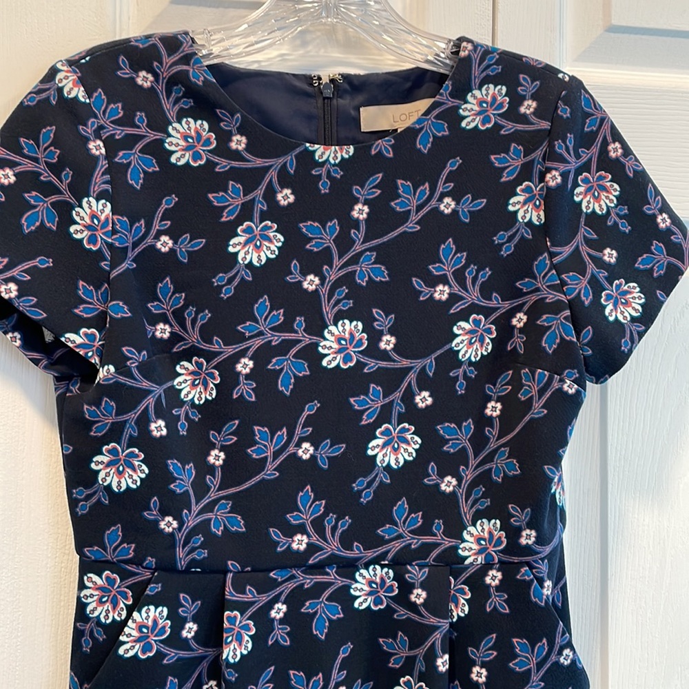 Loft Petite 0 Navy Floral knee length dress NWT